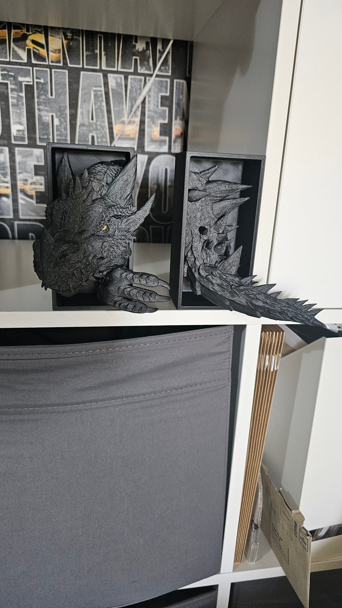 Dragon tail Book Nook | Book Lovers | Book holder | fourth wing, iron flame inspired | book lover gift | reading nook décor